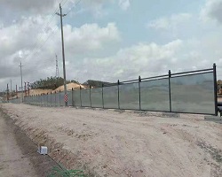 【旭東鋼構(gòu)】向惠州惠東縣大門工程項目建設(shè)提供工地圍擋