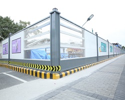 選用市政圍擋保養(yǎng)簡略不易藏污，使用壽命長